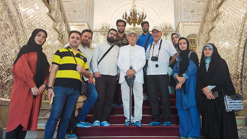 حضور در محوطه تاریخی با حضور راهنمای گردشگری