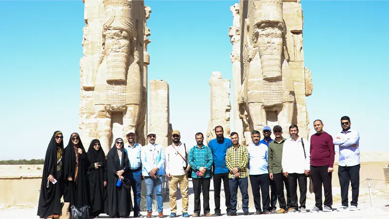 تور گردانی در محوطه گردشگری تاریخی