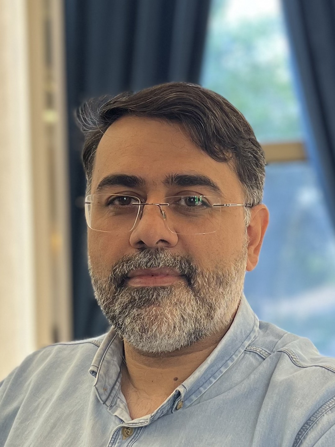 یاسر شریعتی