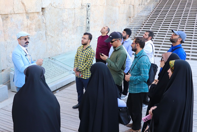 راهنمای گردشگران داخلی راهنمای گردشگران داخلی